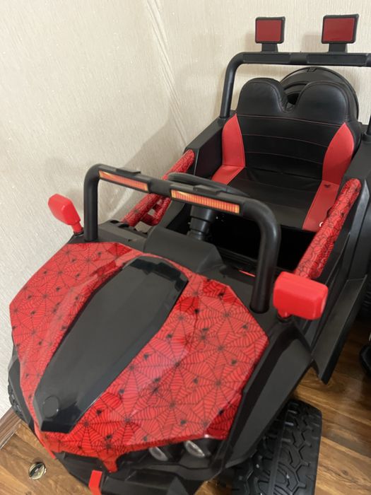 Продам машинку детскую