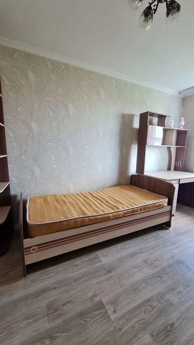 Продам спальный гарнитур