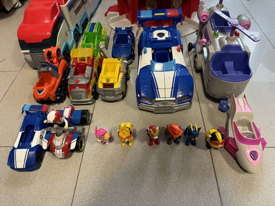 Компелкт на Пес Патрул - база, коли, фигурки и трансформираща се кола