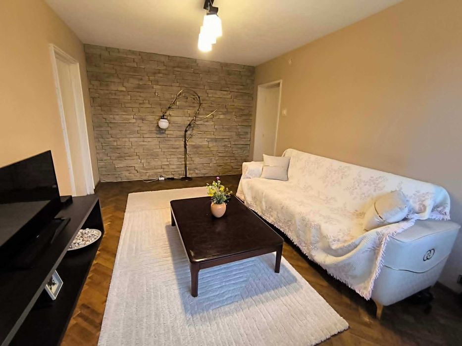 Vand apartament cu 4 camere