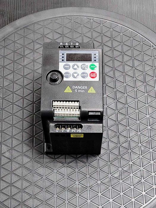 Честотен инвертор 0,75 кВт, 380V, 2,1А