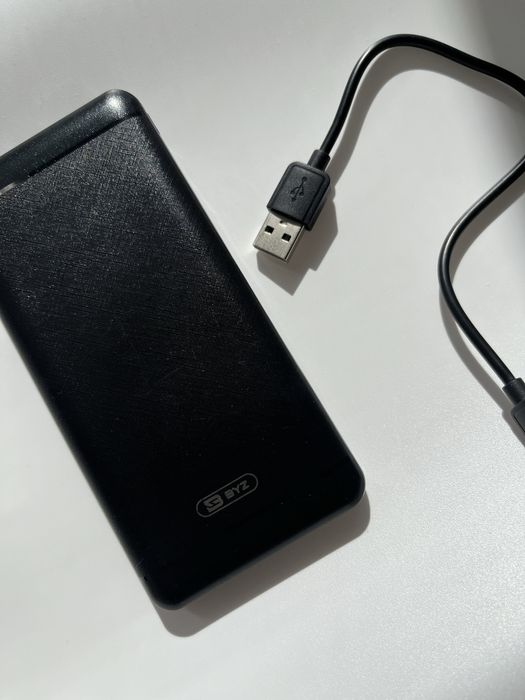 Пауэрбанк черный цвет