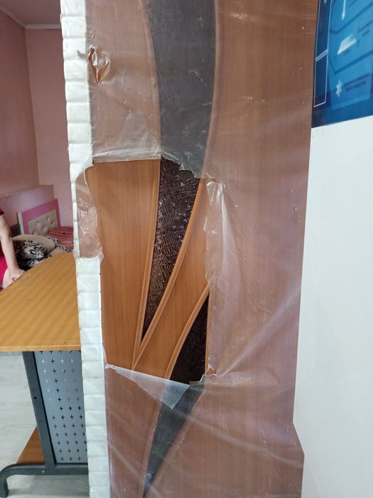 Продам мешкомнатную дверь семидисятку