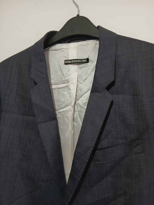 Sacou stofa barbati marimea 50-52 sau XL in stare perfecta.
Dimensiuni:
- latimea intre umeri 48 cm
- latimea intre axile 55 cm
- circumferinta bust 1
