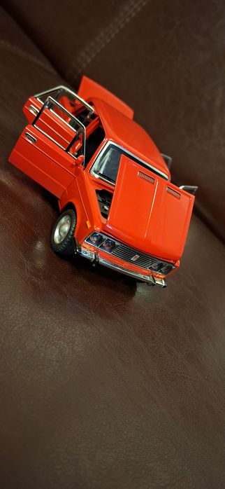 Жигули новая. Вышневого цвета.