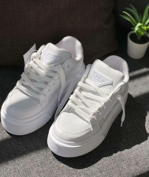 Adidasi si ugg-uri pret redus