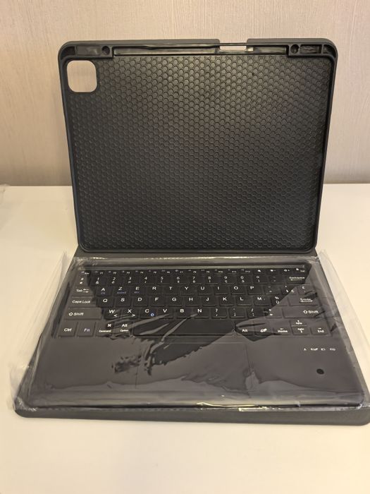 Калъф и клавиатура Ipad