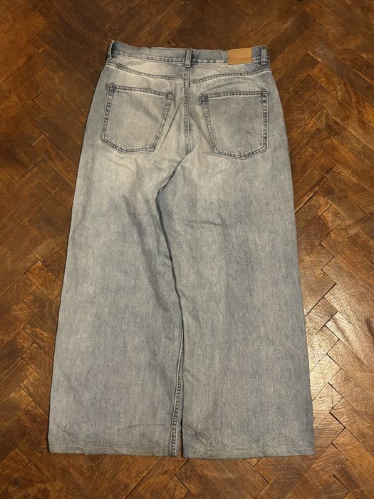 Baggy jeans.