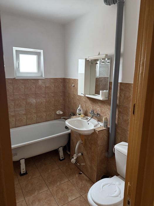Apartament 4 camere, Onesti, zona de jos, 90mp, 2 bai, 2 balcoane