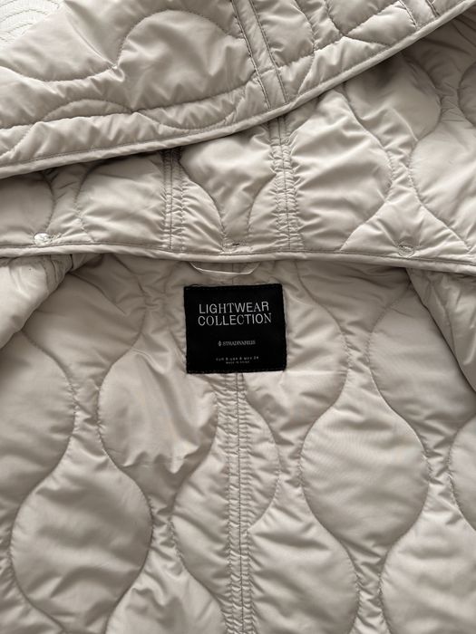 Стеганная куртка со съемным капюшоном