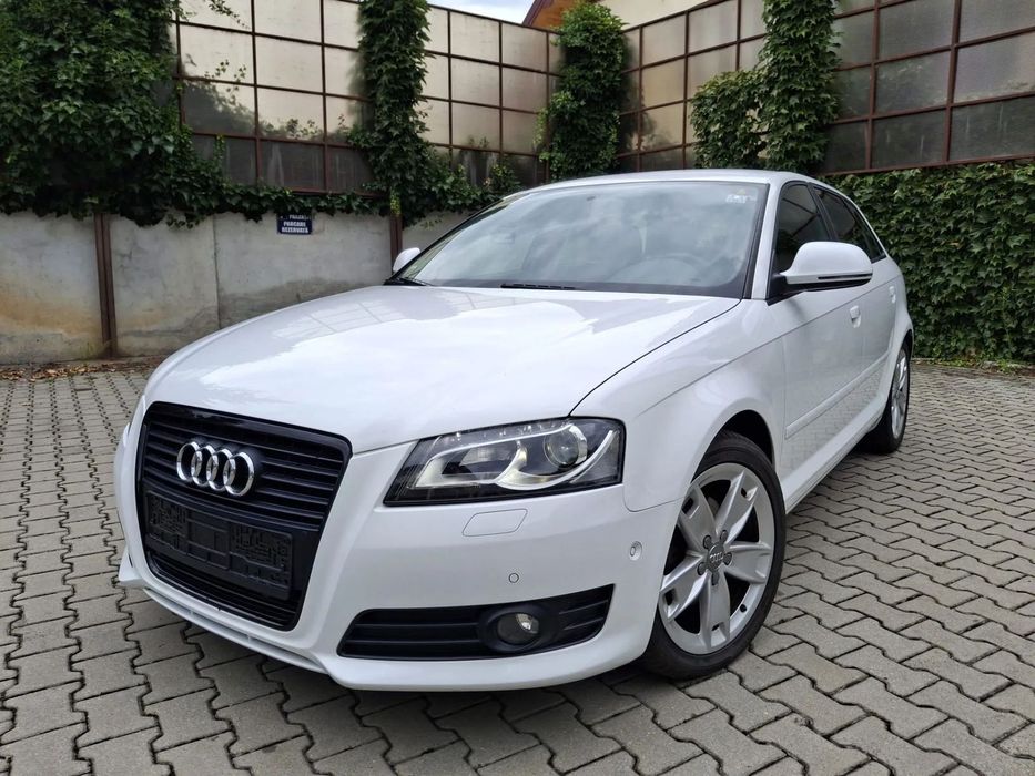Audi A3 Sportback Bi-Xenon/Webasto/Scaune incalzite/Jante 17/Asistent parcare