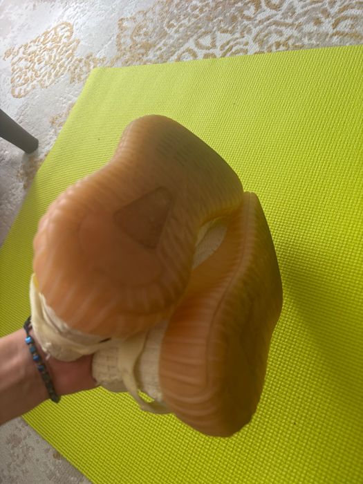 Кроссовки женские