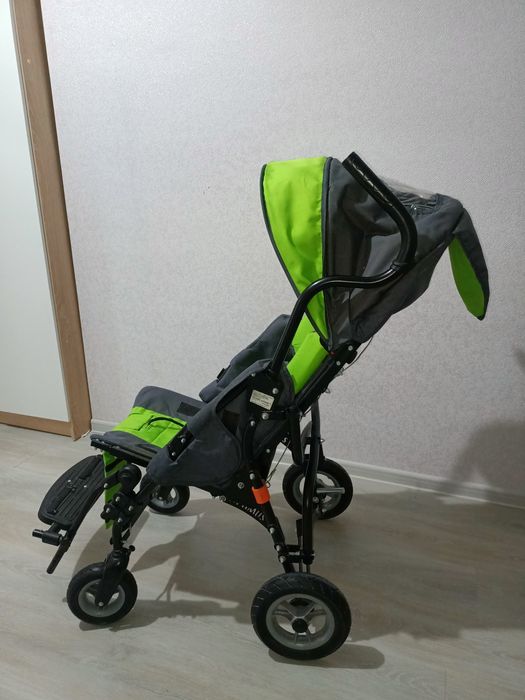 Продаётся детская инвалидная  кресло-коляска