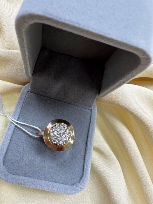 Золотое кольцо с фианитами