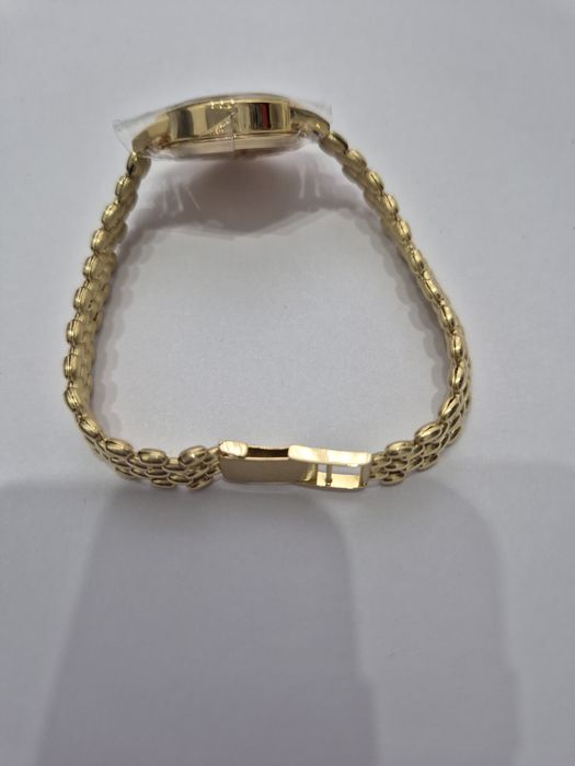 Продам золотой часы 750 пробы