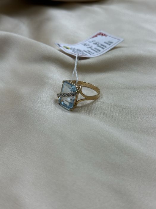 Золотое кольцо с фианитами