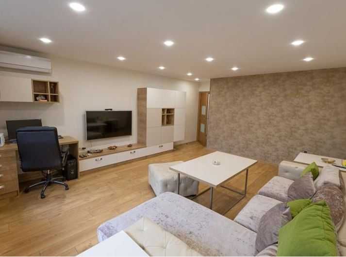 Тристаен апартамент в Център - ЦУМ