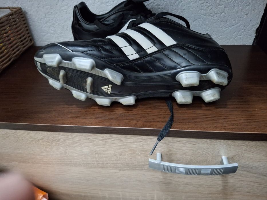 Футболни обувки,,Бутонки,,Adidas.