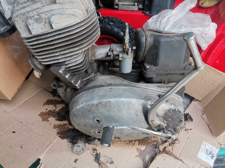 Мотозапчасти продам.