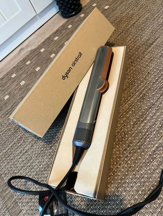 Aparat de indreraptat parul Dyson Airstrait 599046-01