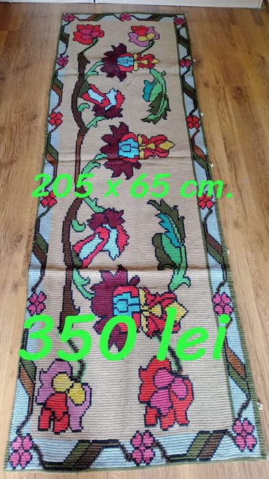 Covoare perete lucrate manual.