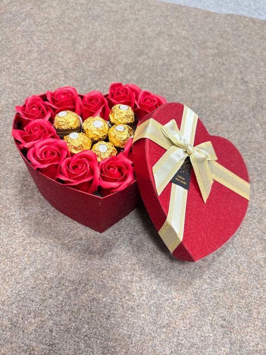 Кутия с бонбони , подаръци