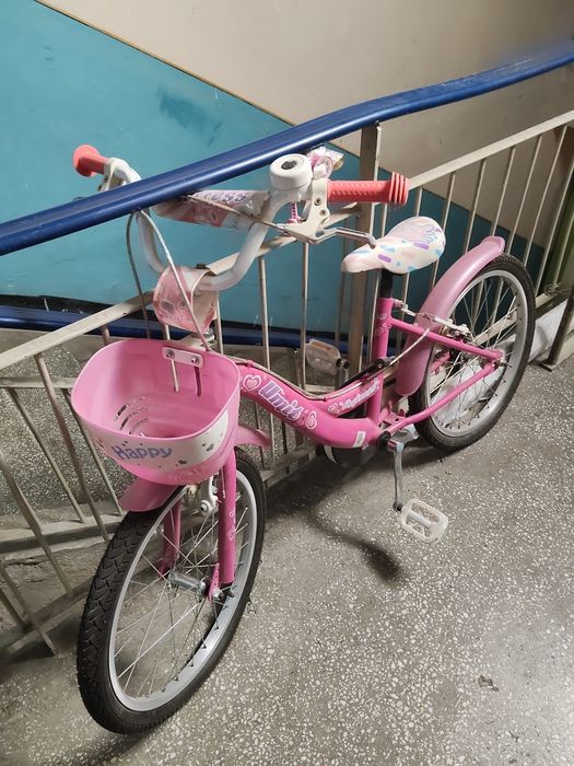 Bicicleta roz pentru  fete