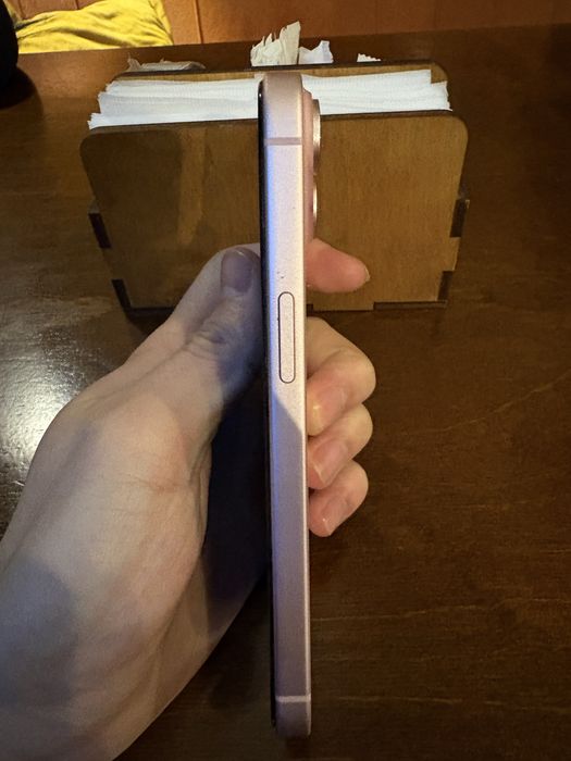 Розовый Айфон  iphone 15 128гб акб 85