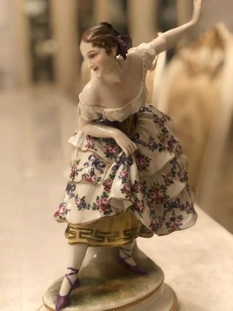 Статуэтка фарфор