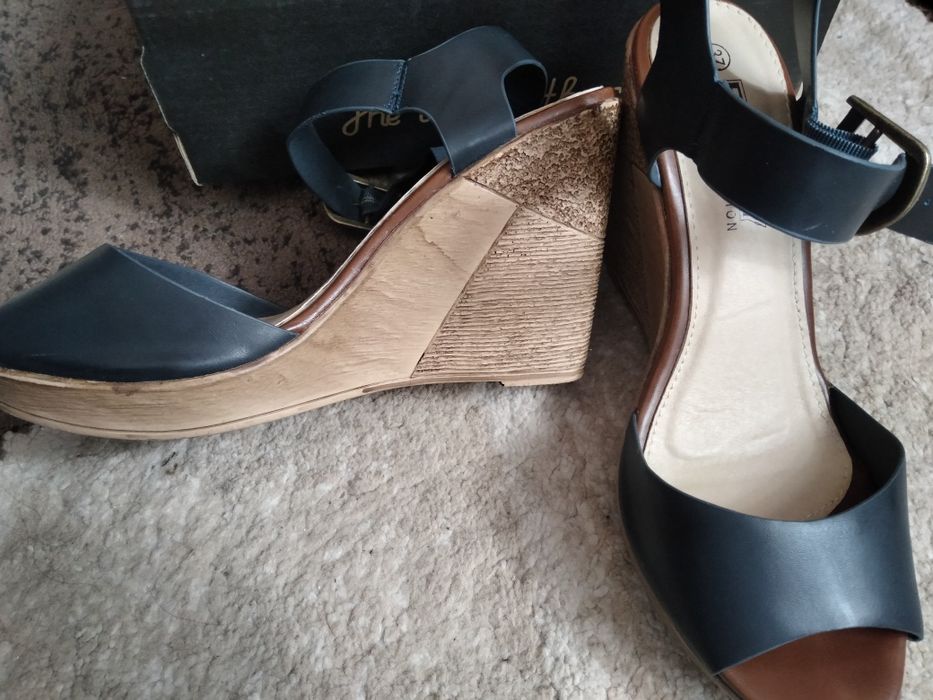 Продам новые туфли