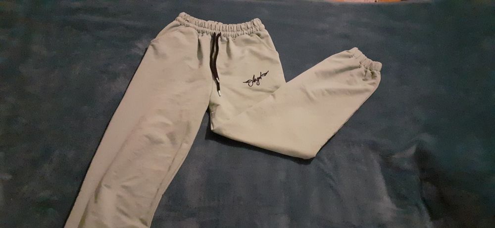Pantaloni de trening