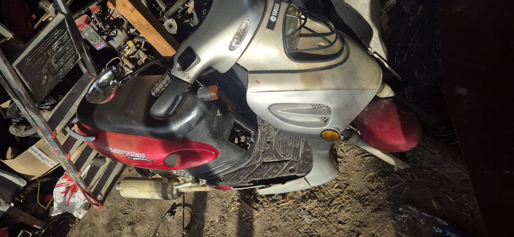 Vând 2 scutere  tgb