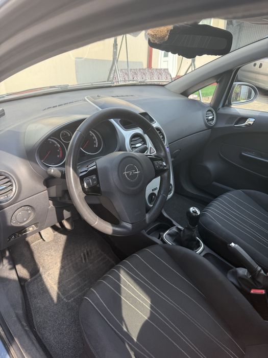 Opel Corsa D (2009) • 1.2 Benzină • Doar 111.500 km Reali • 5 Uși