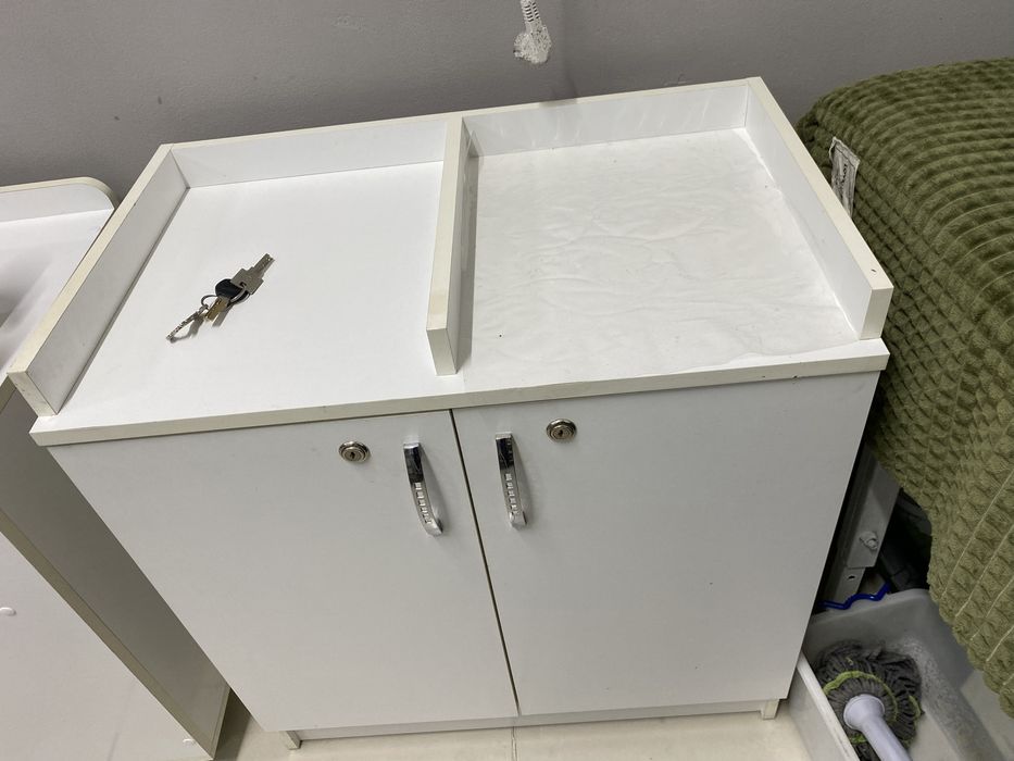Продам срочно тубмочку и шкафчик