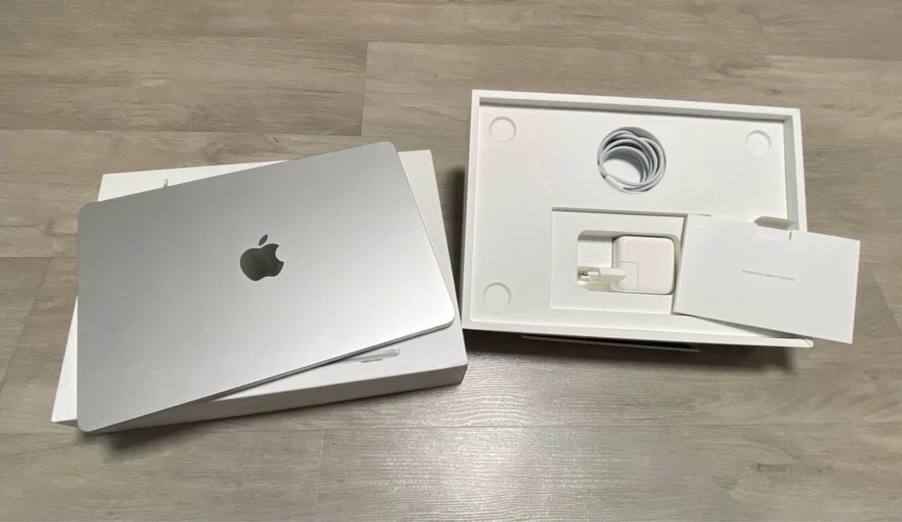 Macbook Air M2 Silver