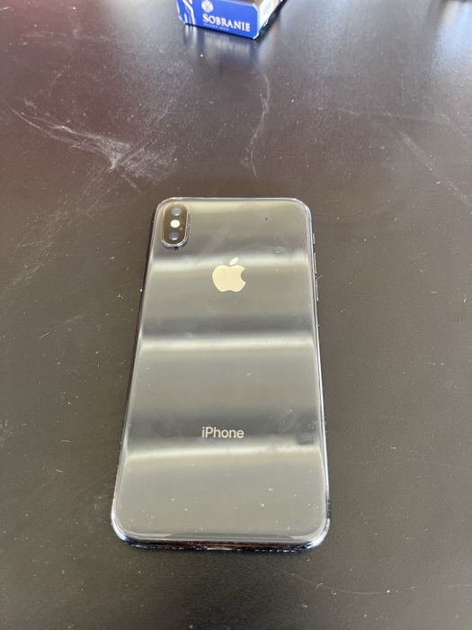 Vand iPhone X fisurat