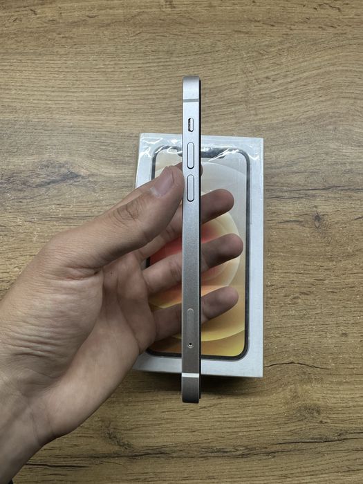 iPhone  12  белый