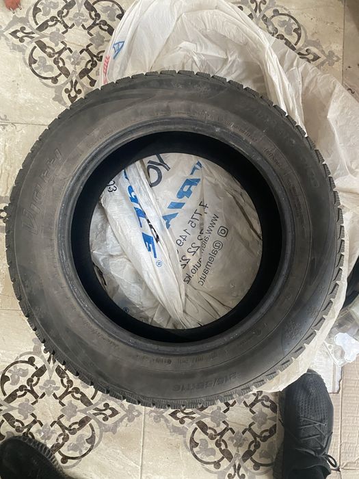 Продам зимние шины 215/55/16