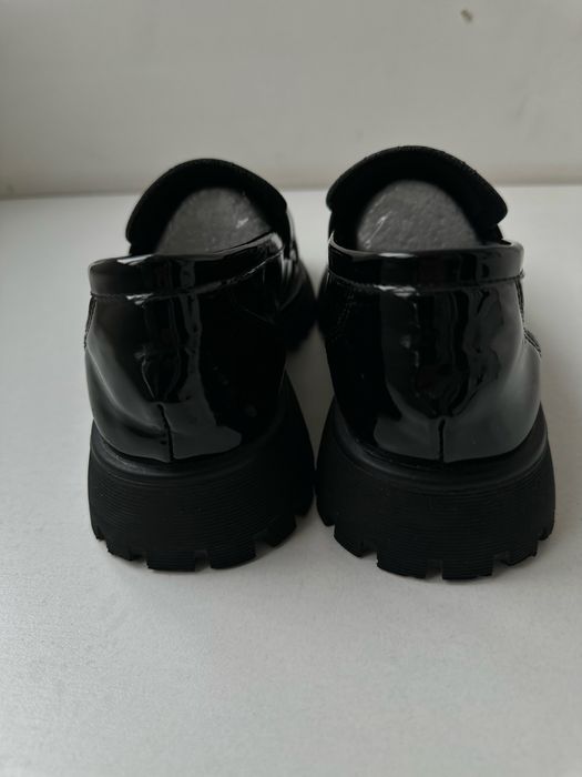 Лаковые лоферы, размер 37