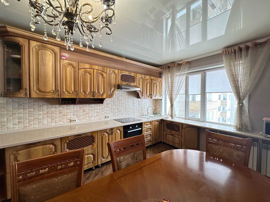 Просторная 3-ком с ремонтом мебелью и техникой. Шахтеров 60.Юго-Восток