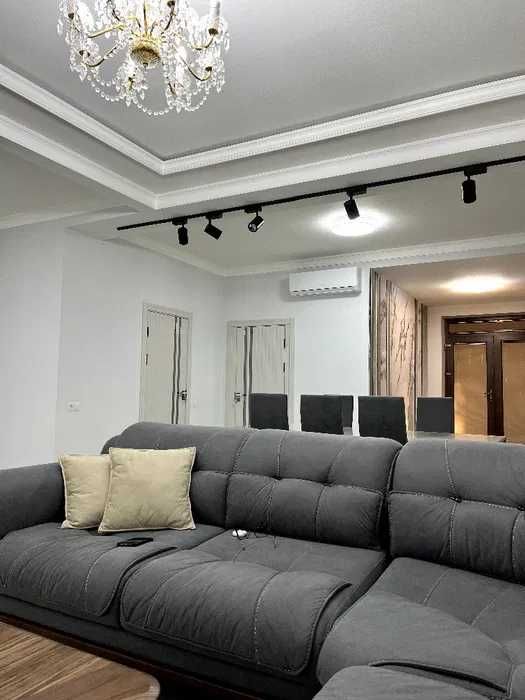 Сдается премиум квартира со своей террасой 2/1/7 ЖК Янги дархан