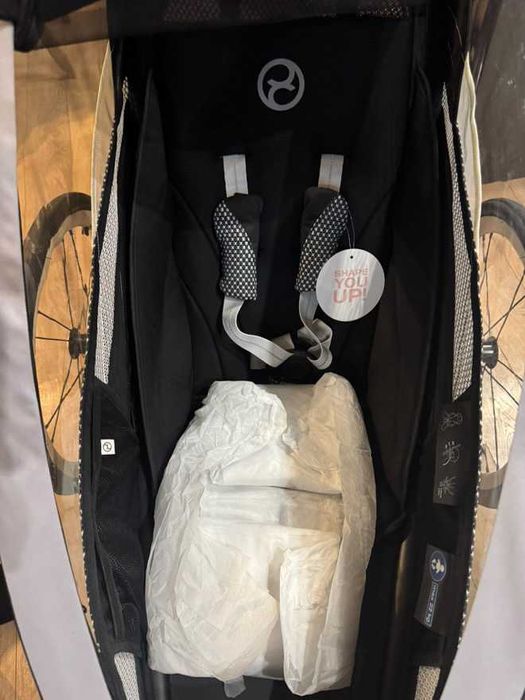 Чисто нов неизползван CYBEX ZENO One Box ALL BLACK