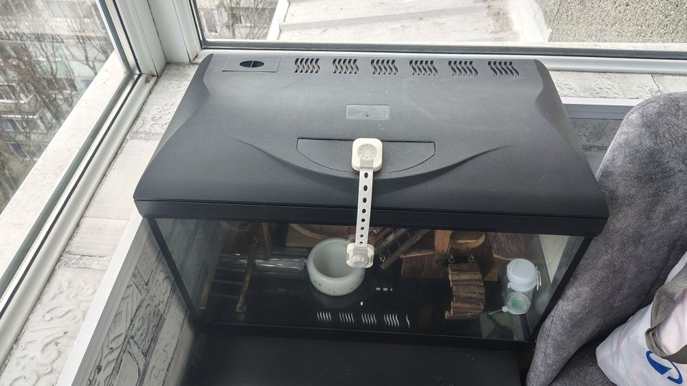 Vând acvariu pești 60 litri sau hamsteri (cușcă hamsteri).