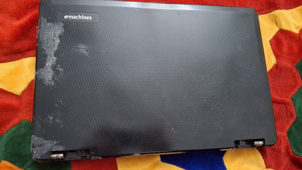 Ноутбук emachines e727