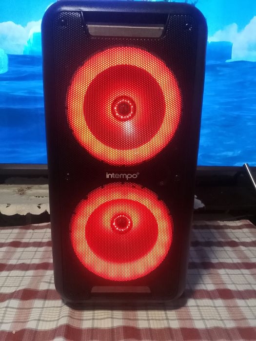 Vadn boxa portabila aproape nouă