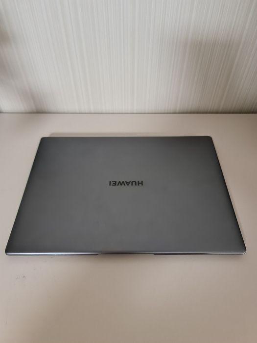 Vând HUAWEI MateBook X Pro – laptop premium, în stare foarte bună