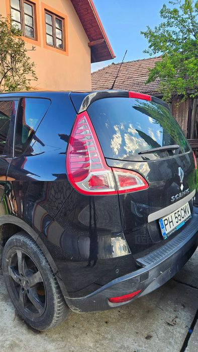Renault Scenic, an 2011, 1900 diesel.