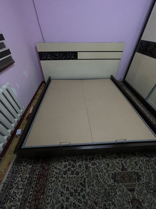 Spalni garnitur sotiladi