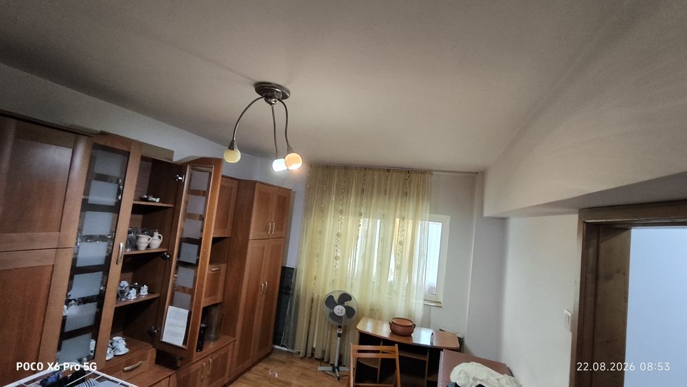 Închiriez apartament