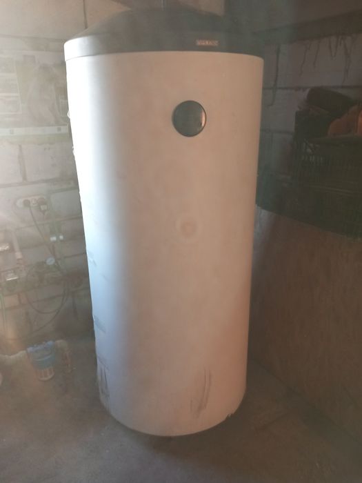De vânzare puffer de 400 L(prețul puffer ) și boiler termoelectric de 80L  , se mai vând : țeavă Cu 32  - 7ml 2 pompe de circulație , robineți , etc .